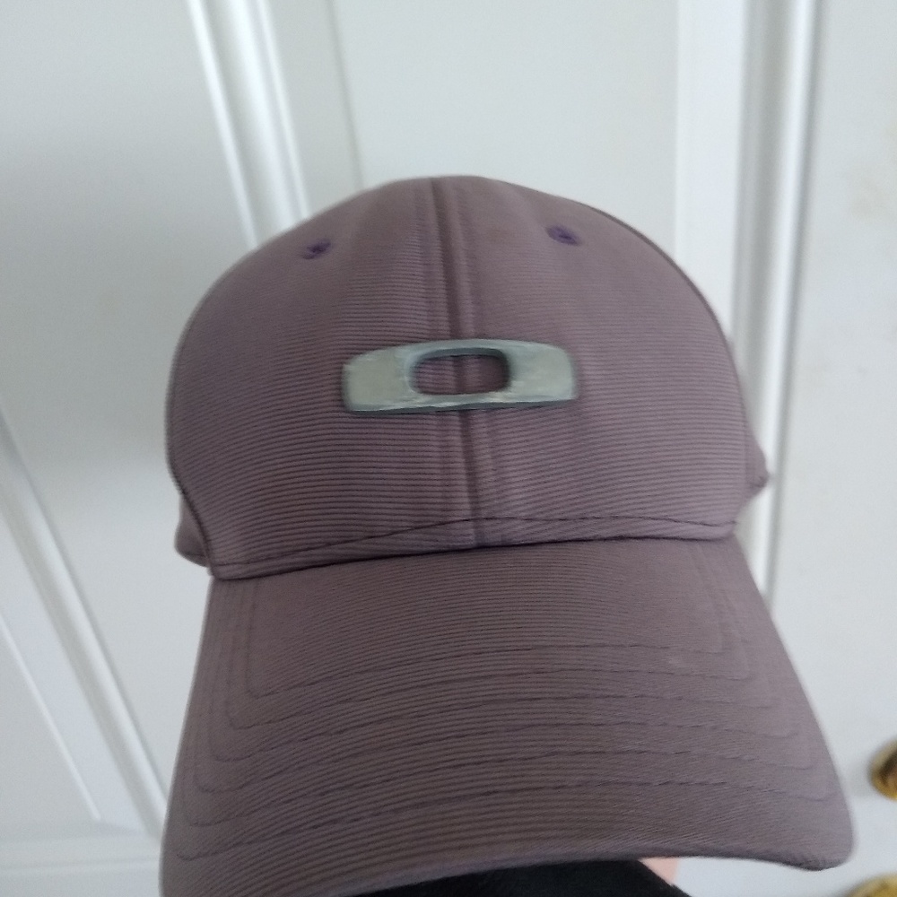 Oakley hat